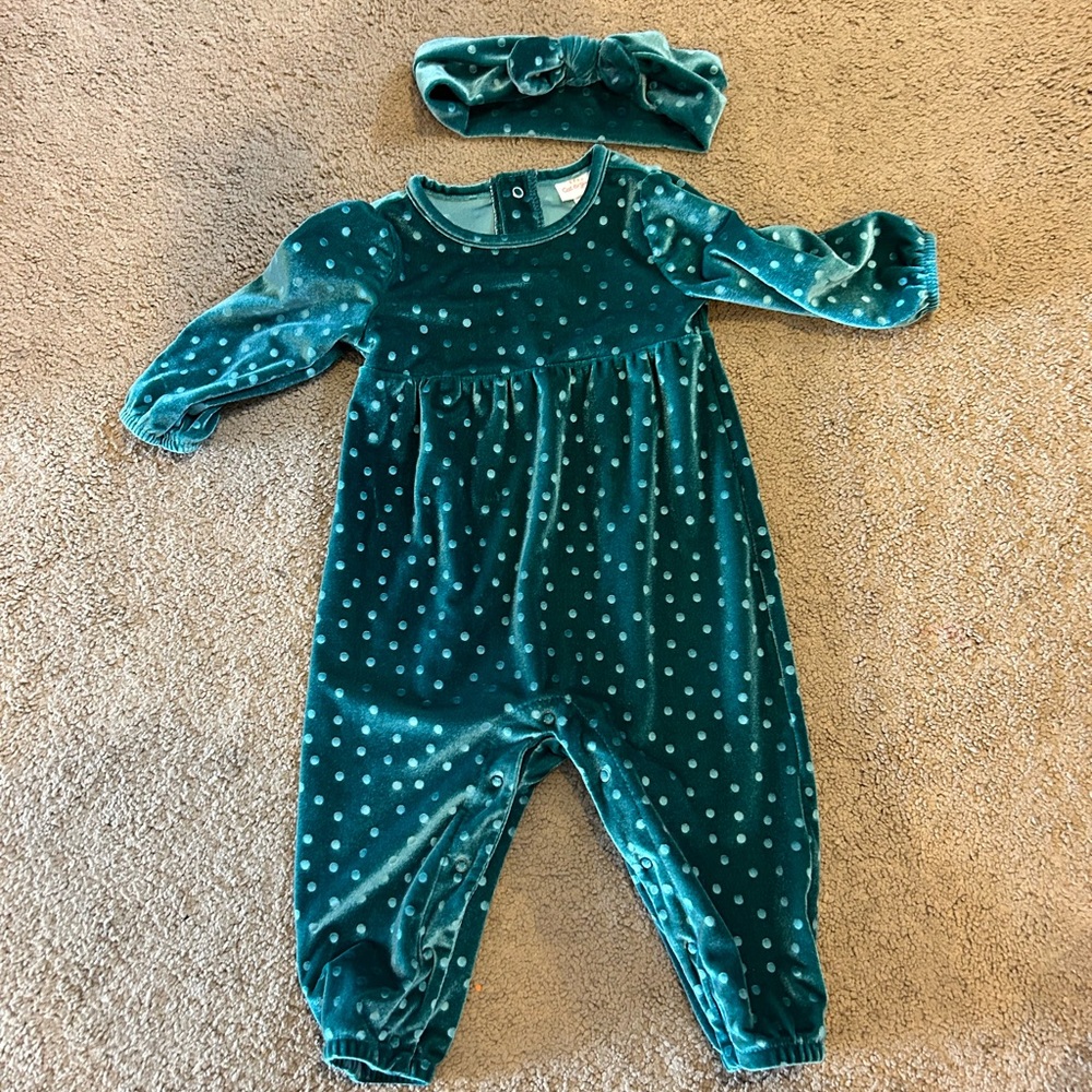 Green valor infant onesie w/ bow - worn once!!